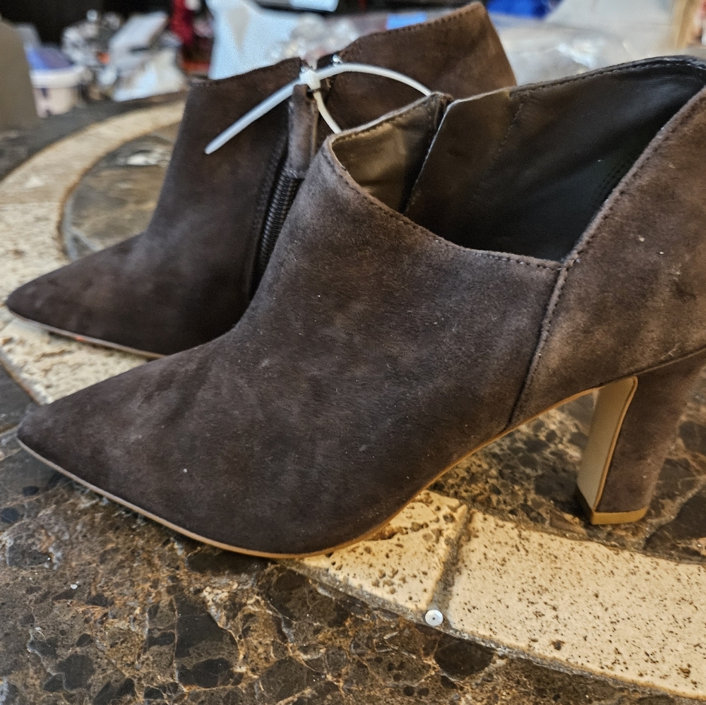 Cole Haan Vestry Pointed Toe Bootie in Dark Chocolate Suede Sz 5 MSRP $159 - Picture 4 of 9